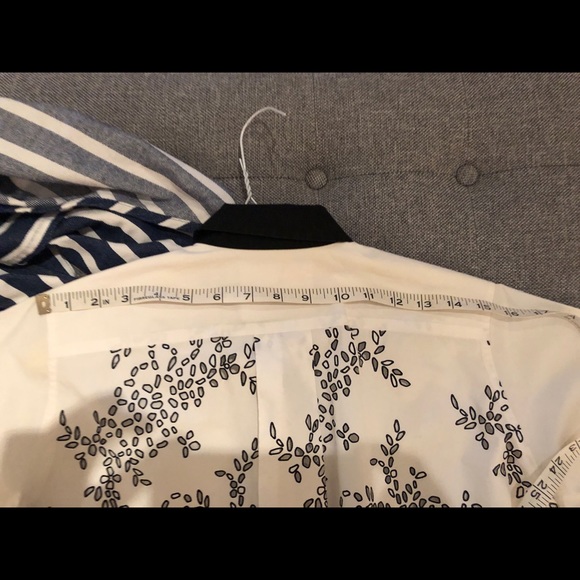 SACAI laser cut cotton short sleeve blouse, black collar and detailing (sze 2/M) - Picture 15 of 16